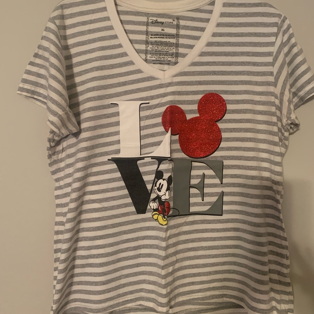 EUC Disney Store Size XL Mickey Live cap/short sleeved t-shirt. Gray/white.